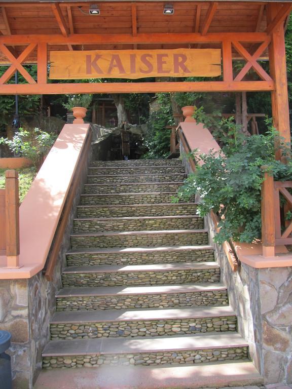 Kaiser Hotel Tsjernivtsi Eksteriør bilde