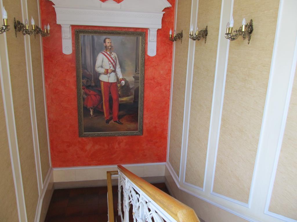 Kaiser Hotel Tsjernivtsi Eksteriør bilde