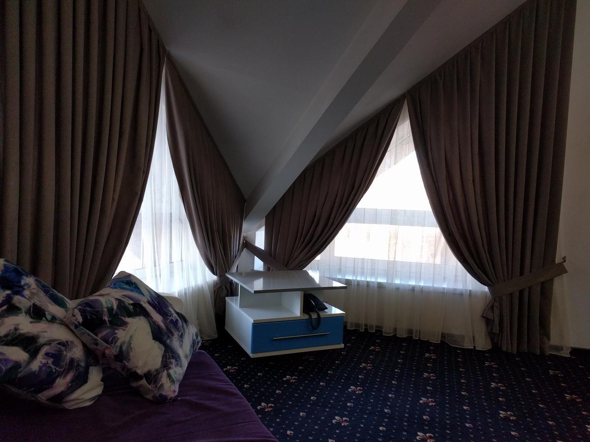 Kaiser Hotel Tsjernivtsi Eksteriør bilde